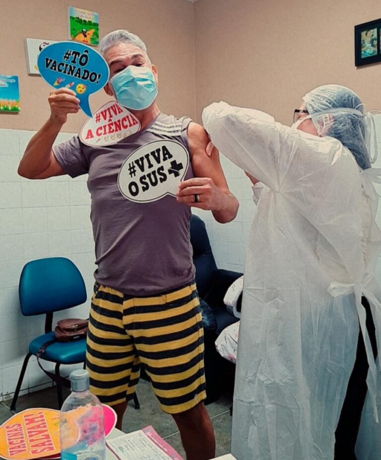 Ciro Santos recebe segunda dose da vacina contra a Covid-19