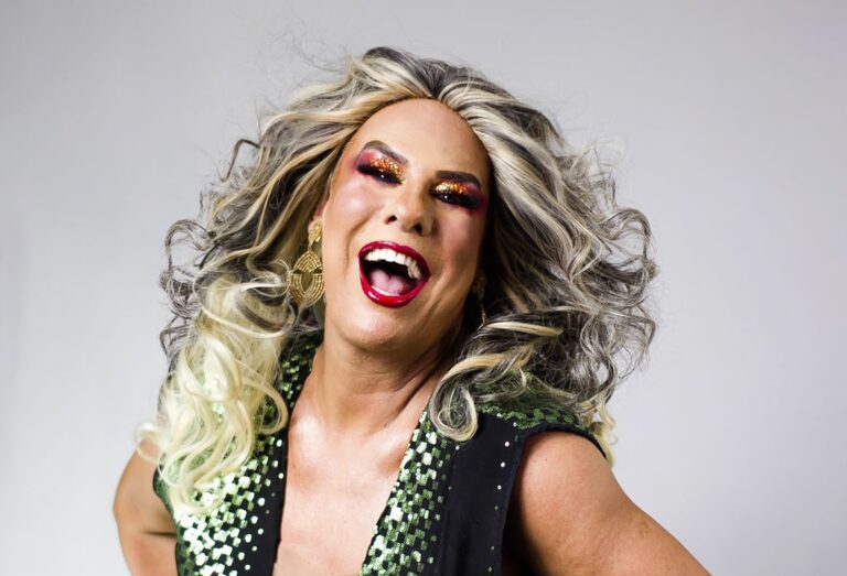 Ciro Santos leva a magia do teatro de revista (com muito bom humor) ao Terça de Graça em Guaiúba