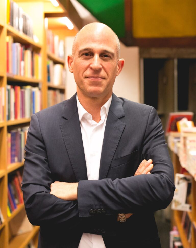 Leonardo Tonus e Socorro Acioli participam de roda de conversa sobre “A hospitalidade da literatura”, próxima quarta-feira (2/8)