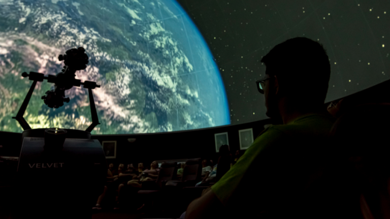 Planetário Rubens de Azevedo oferta programações gratuitas e especiais em outubro