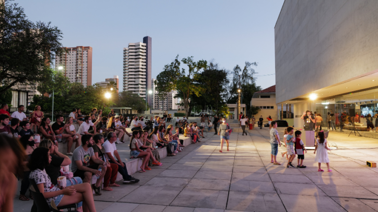 Museu da Imagem e do Som oferece atividade especial no dia das crianças, com interação virtual na sala imersiva