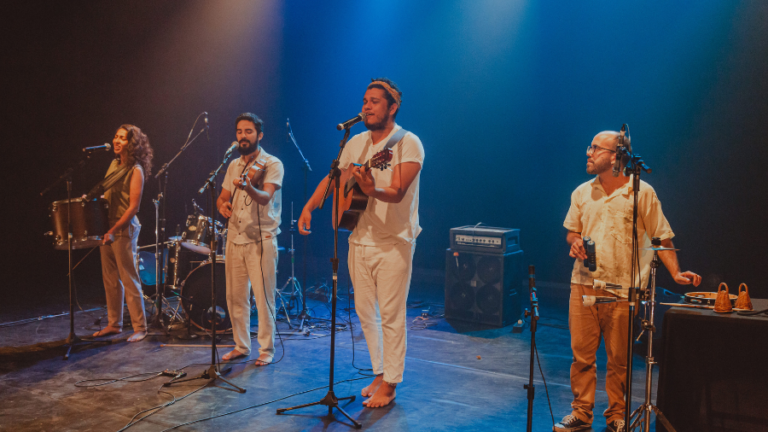 Integrante do Laboratório de Música, projeto Torrado de Rabeca realiza mostra de processo ao público durante as Rotas de Criação