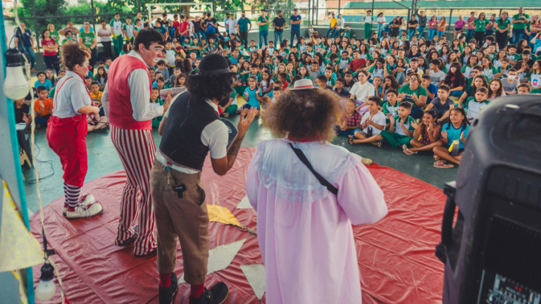 Grupo K’Os Coletivo realiza semana de espetáculos e oficinas em escolas de Fortaleza