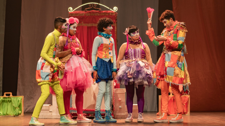 Espetáculo infantil em homenagem a Chico Anysio tem última apresentação neste domingo (26), no Teatro Dragão do Mar