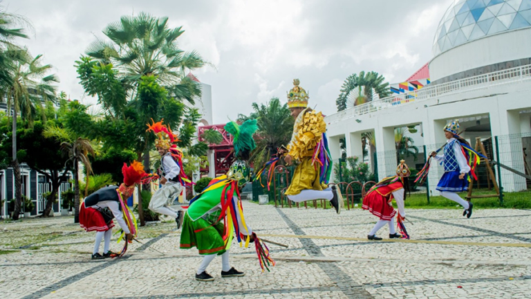 Festival Internacional de Folclore do Ceará celebra 10 anos com exposição fotográfica no Centro Cultural Belchior