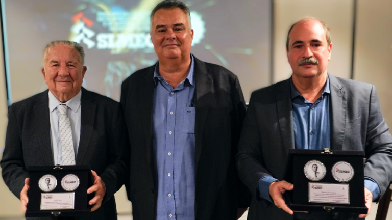 SIMEC entrega a comenda “Mérito SIMEC – Sebastião de Arruda Gomes” para Ariosto Holanda e Maragton Linard