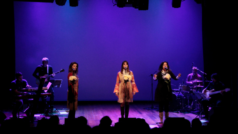 CAIXA CULTURAL FORTALEZA APRESENTA O ESPETÁCULO MUSICAL PRA NÃO DIZER QUE NÃO FALEI DAS FLORES
