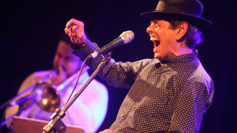 Festival Jazz & Blues homenageia Rodger Rogério pelos 80 anos, com show no domingo de Carnaval, às 21h, em Guaramiranga. Entrada franca, com ingressos no Sympla