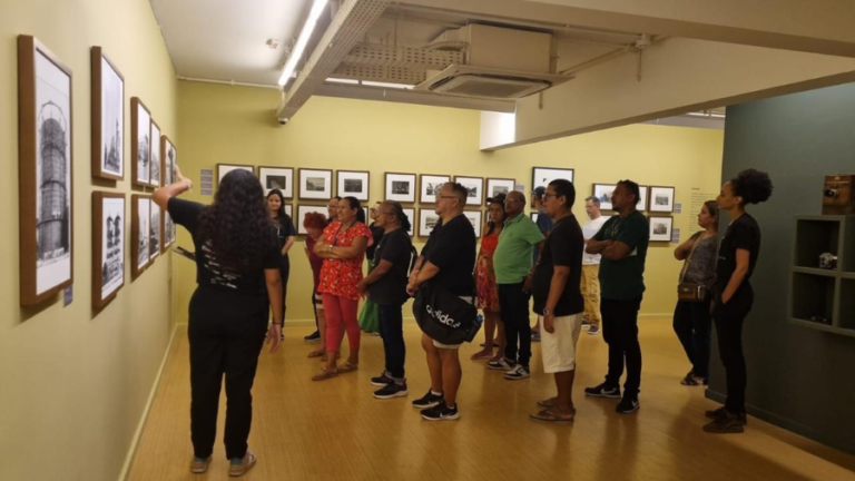 Participantes da 1ª turma do curso de Fotografia do Projeto Redesenhando Histórias recebem certificados de conclusão