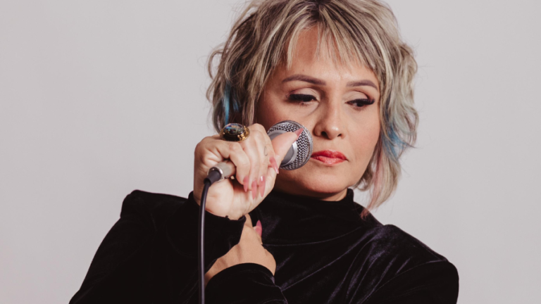 Lançamento do projeto Feito por Elas, estreia do novo show de Mona Gadelha, lançamento do livro “Perfume Azul – Rock e Transgressão em Fortaleza nos anos 70” e show com Ingrid Sales no  Cantinho do Frango