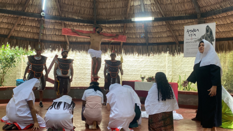 Grupo Gesto apresenta o espetáculo “Amarga Ceia – Por que Mataram Jesus?” em espaços de Fortaleza e em hospital psiquiátrico