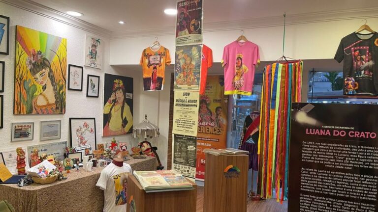Exposição “Ele é Ela Com muito Humor” é aberta no Shopping Benfica