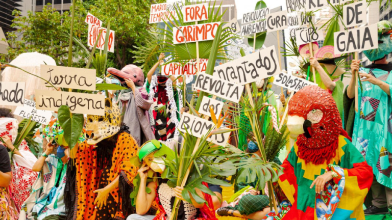 Pinacoteca do Ceará discute conflitos a partir das artes em aula aberta com Rivane Neuenschwander