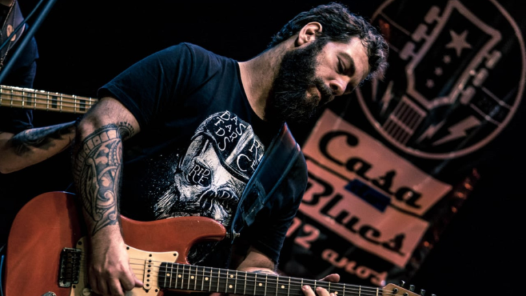 Tributo a Jimi Hendrix e Stevie Ray Vaughan e show de Luisinho Magalhães no Cantinho do Frango