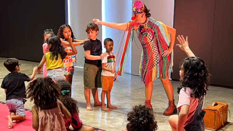 Ateliê para bebês e espetáculo infantil são destaques na programação da última semana de férias na Pinacoteca do Ceará