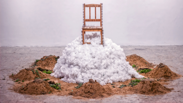 Exposição “Trava da peste: linda quanto sol” chega aos últimos dias em cartaz no Museu de Arte Contemporânea do Ceará