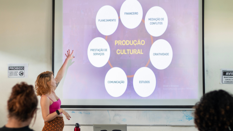 Evento gratuito recebe inscrições para capacitação de mulheres no setor cultural