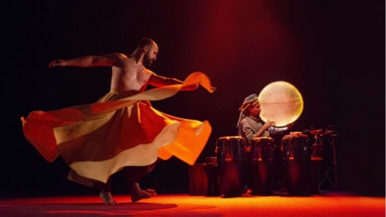 André Morais, multiartista paraibano chega à Fortaleza com peça teatral baseada na obra de Mia Couto