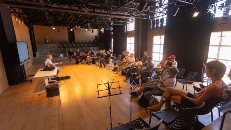 Festival Choro Jazz foi aberto nesta terça-feira, no Crato, com emoção no encontro entre estudantes e mestres tocando juntos nas oficinas