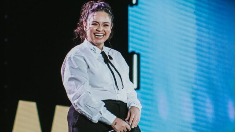 Luiza Martins emociona no palco do “This Is Marília Mendonça” em São Paulo