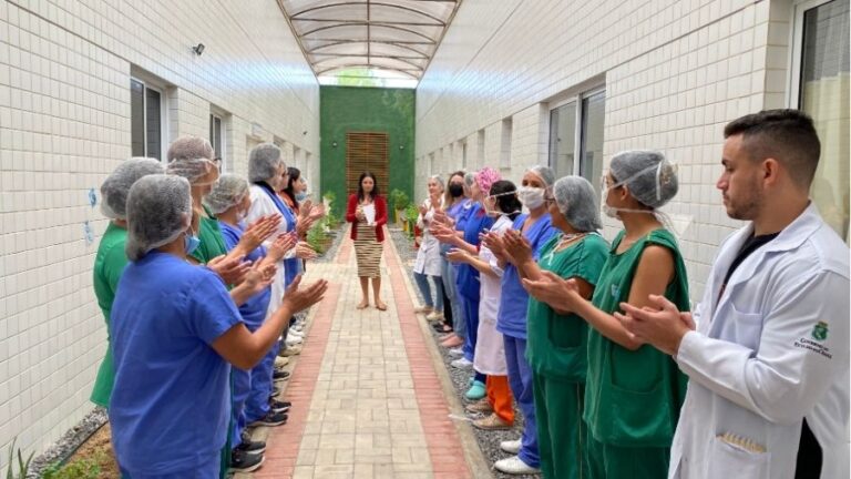 “Doar salva vidas”: mãe com bebê internada no Hospital Regional Norte doa dez litros de leite em menos de um mês