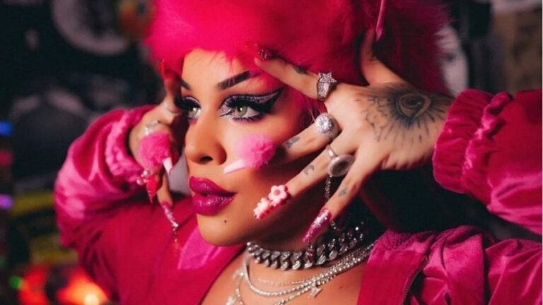Gloria Groove traz nova versão do clássico “Smoke Gets In Your Eyes” para a trilha sonora da novela da Globo