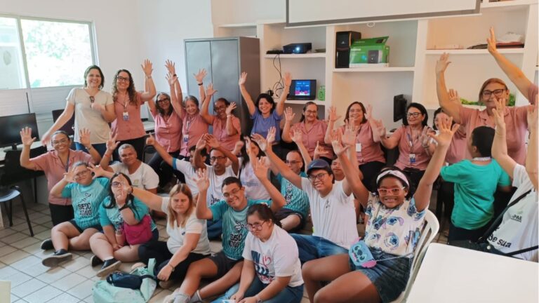 APAE RECEBE SESSÃO ESPECIAL  DO CINEPERINFÂNCIAS  