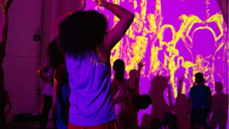 Espetáculo “Bzzz…” na Mostra das Artes do Centro Cultural Bom Jardim