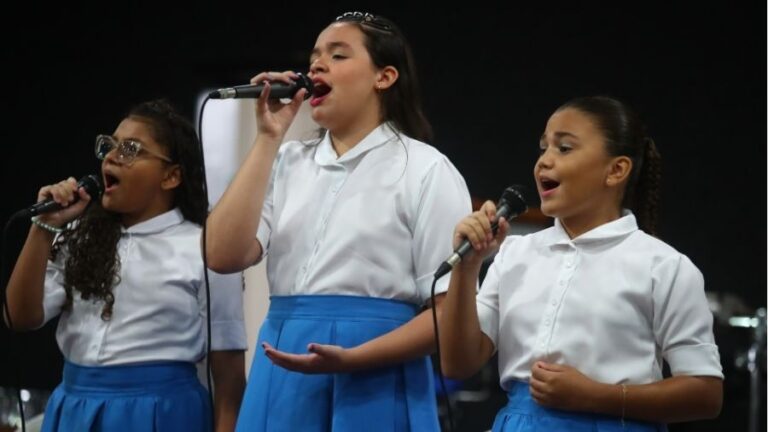O “Natal dos Sonhos” leva aos jardins da Reitoria da UFC apresentações gratuitas: música de corais e orquestras
