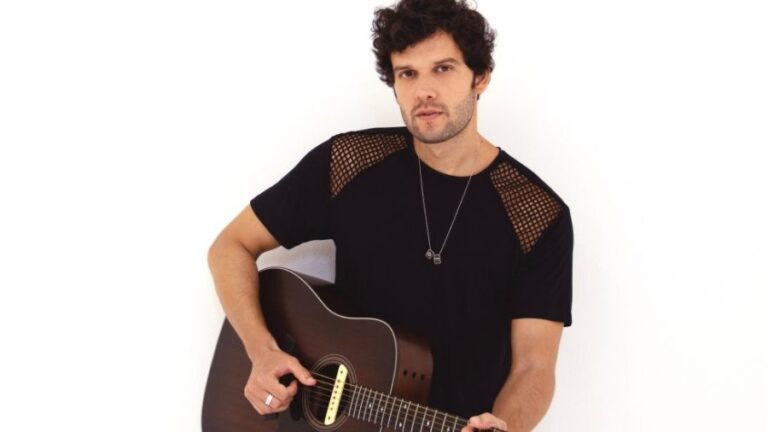 Davi Cartaxo estreia em Florianópolis com Especial Coldplay no John Bull Floripa