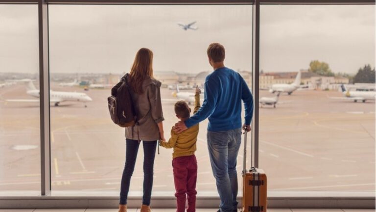 Férias com crianças requerem atenção à documentação necessária para viagens
