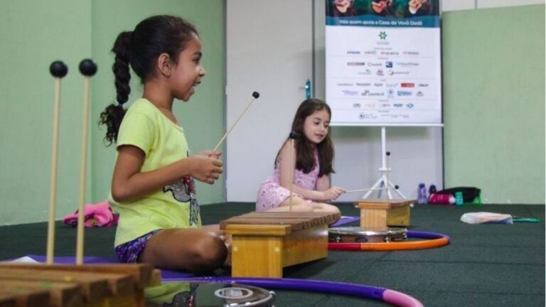 A Casa de Vovó Dedé está com inscrições gratuitas para novos alunos dos cursos de instrumentos, teoria musical, coral, musicalização infantil e teatro