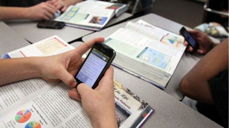 Permitir o uso ou não permitir? A restrição ao uso de celulares nas escolas.