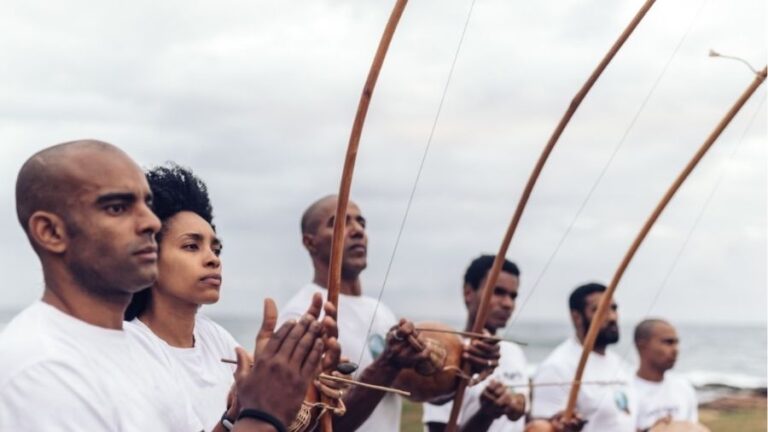 Inscrições abertas! Aulas gratuitas de capoeira pelo Projeto “Capoeira – Ginga com a Gente” no Instituto de Arte e Cidadania do Ceará – IAC-CE!