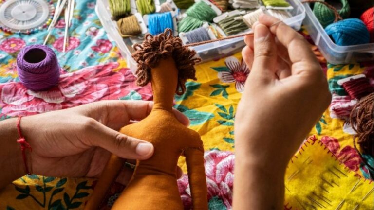 Pinacoteca do Ceará destaca última exibição da cinebiografia de Andujar e visita temática sobre a resistência de mulheres à crise climática pela arte