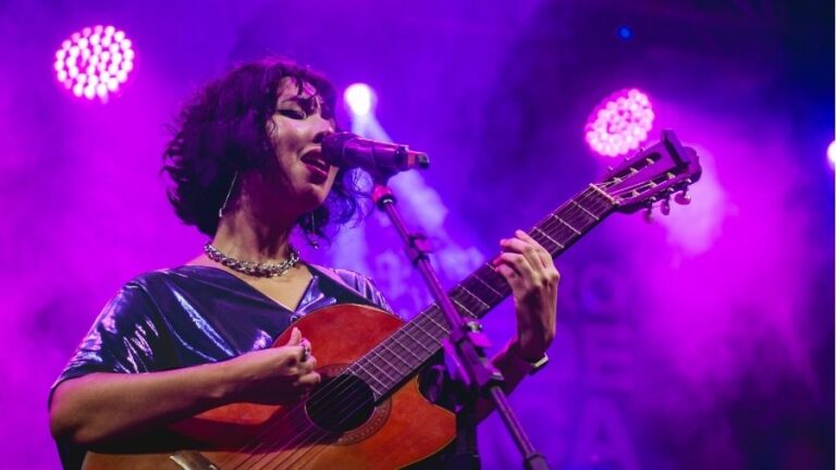 Alice David faz show “Análise Selvagem” sábado, 15/3, às 19h, no CCBNB Fortaleza, levando ao palco projeto desenvolvido com tutoria de Tulipa Ruiz. Entrada franca
