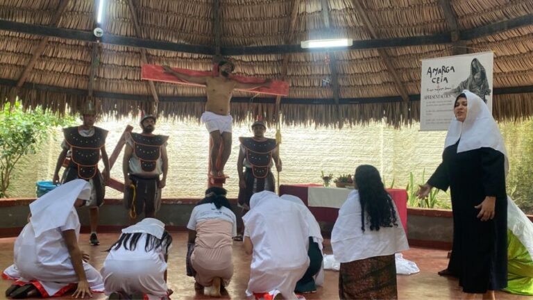 Grupo Gesto apresenta o impactante espetáculo “Amarga Ceia – Por Que Mataram Jesus?” em hospital psiquiátrico e praças de Fortaleza 