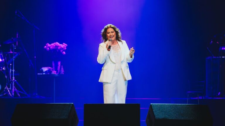 Joanna celebra 45 anos de carreira com show emocionante em Fortaleza