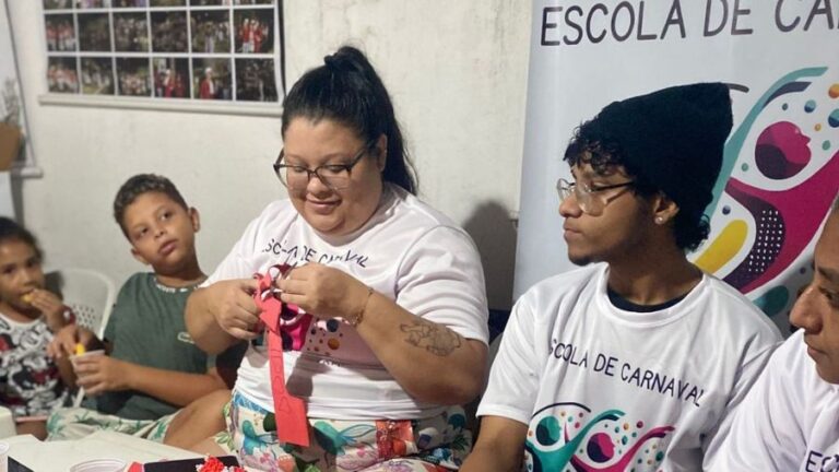 Inscrições abertas para o curso  de Costura da Escola de Carnaval  do Ceará