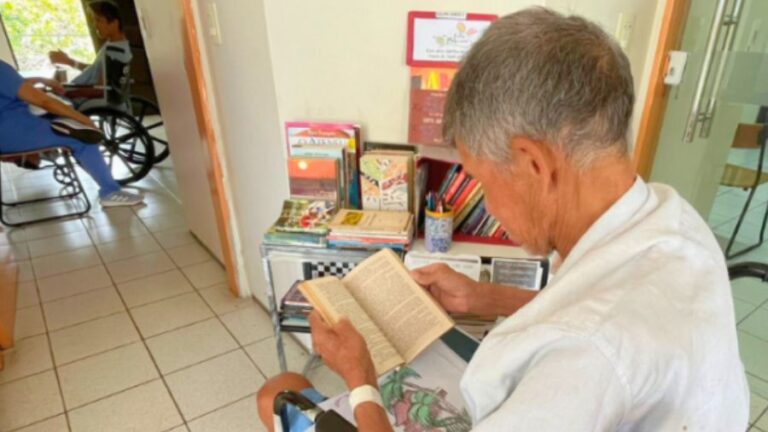 Casa de Cuidados do Ceará cria espaço de leitura para pacientes com tuberculose