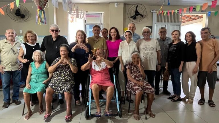 Senge-CE entrega doações à Casa de Nazaré em ação solidária no mês das mães