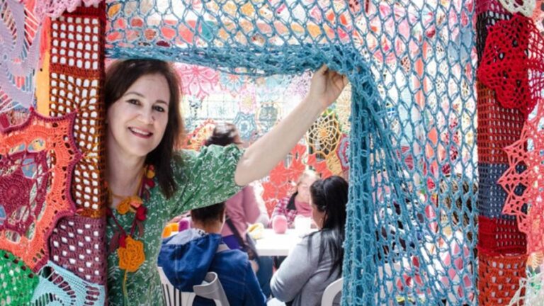 CAIXA CULTURAL FORTALEZA RECEBE A INSTALAÇÃO A CASA DE TODOS,DE LEILA ALBERTI