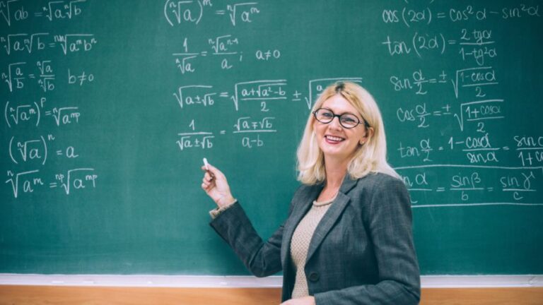Instituto Crescer oferece cursos deinteligência artificial gratuitos para professores