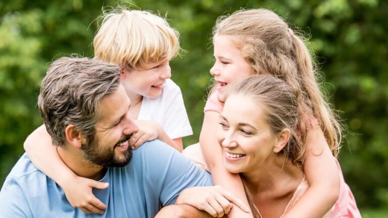 Filhos trazem felicidade ao casamento? Pesquisa do CEUB compara a satisfação conjugal entre casais com e sem filhos