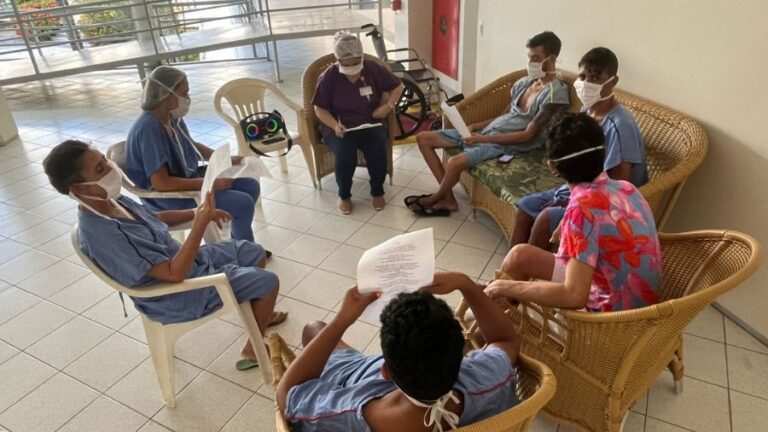Atividades com música integram rotina de tratamento dos pacientes da Casa de Cuidados do Ceará