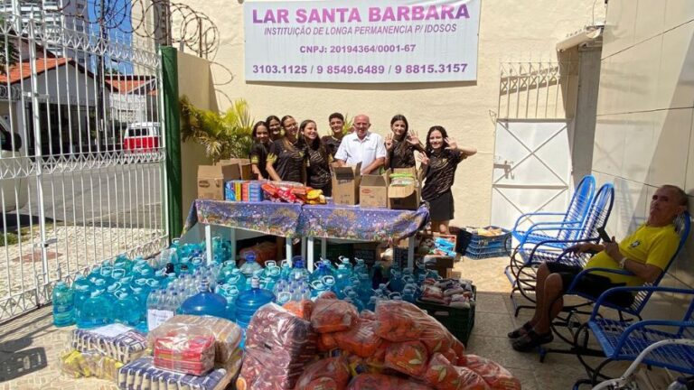 Solidariedade estudantil mobiliza doações de alimentos, água e kits de higiene a instituições cearenses