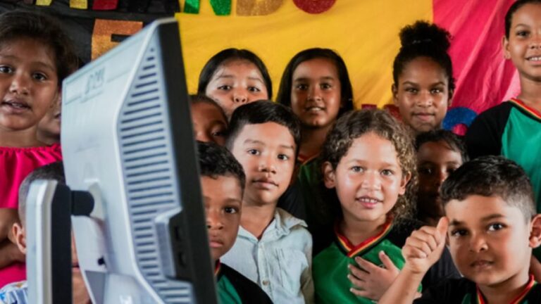 Ceará chega a 61% de escolas conectadas à internet
