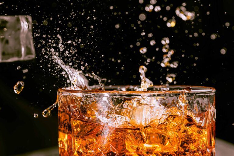 Oftalmologista comenta sobre  alerta para riscos à visão em casos de adulteração de bebidas com metanol