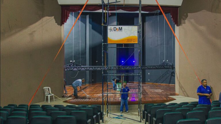 Governo do Ceará reabre Teatro Carlos Câmara após obras de revitalização