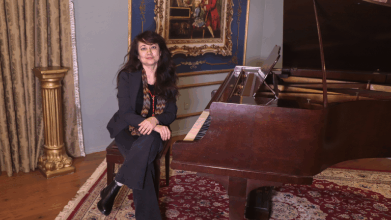 De Fortaleza para o mundo: pianista revelada na Casa de Vovó Dedé volta à cidade como destaque no FIMI 2025